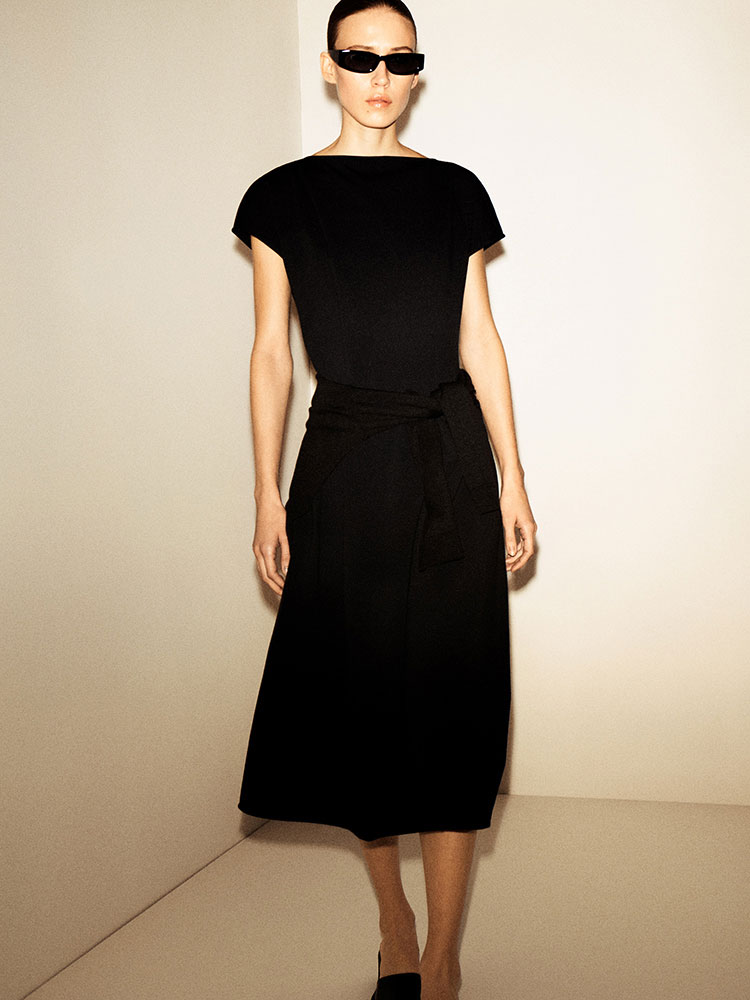 彫刻的なジャージーミディスカート